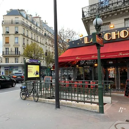 Experience Parisienne Montmartre Opera - 2m Metro *